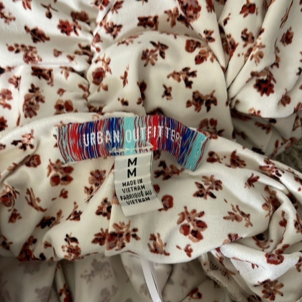 Urban Outfitters Women’s White Ditsy Floral Ruched Cottagecore Ruffle Hem Dress - Picture 7 of 10